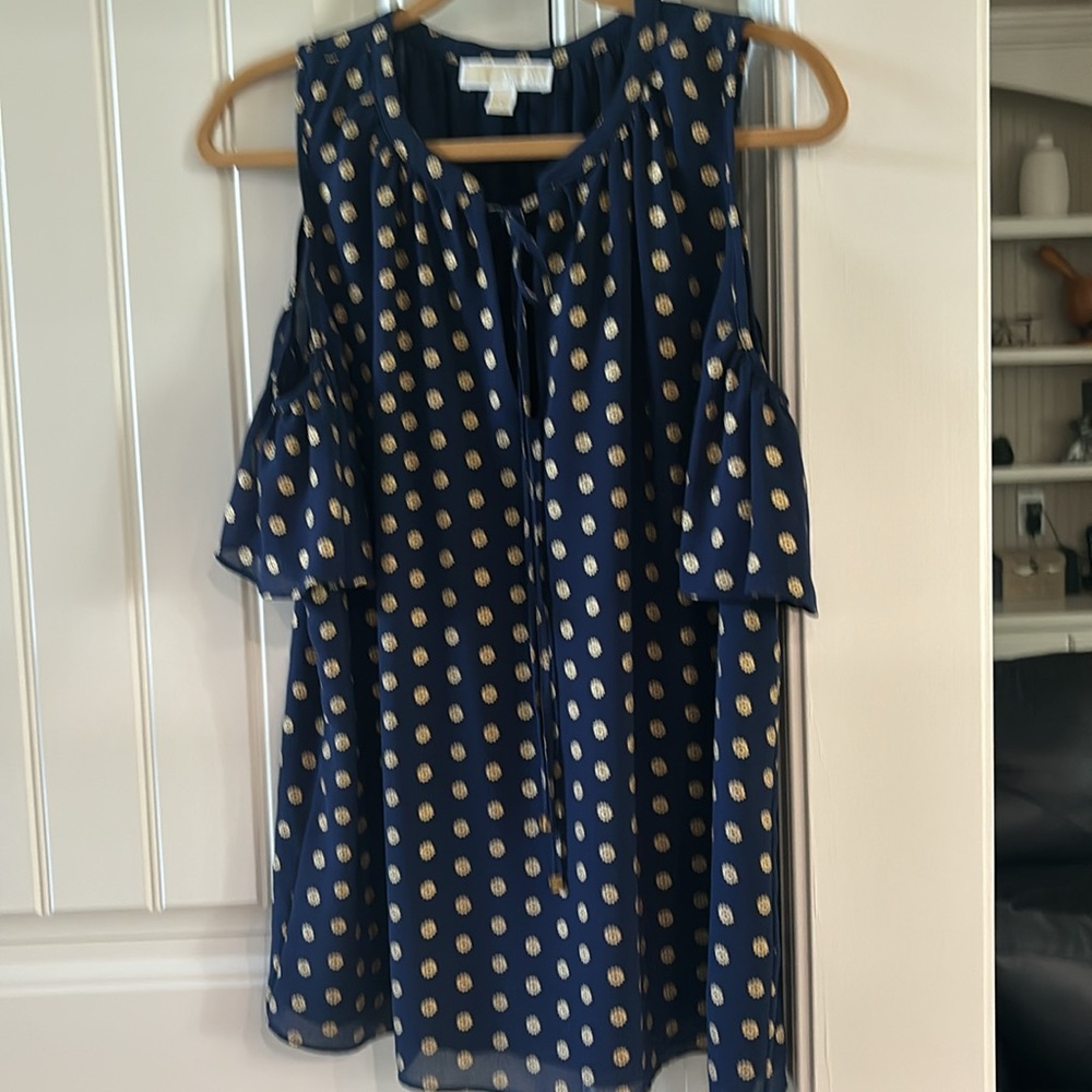 Michael Kors cold shoulder navy and gold foil print blouse size large